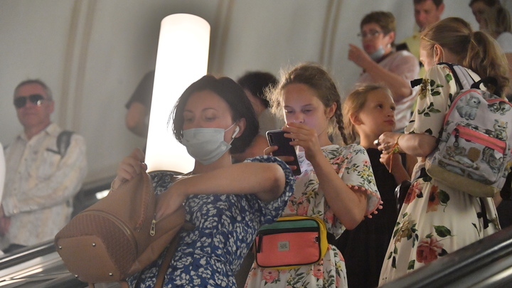 Как обойти новый всплеск COVID в России: Ужесточить контроль, но…