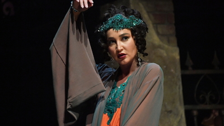 Спектакль окончен: Бузова поторопилась с приглашением Никиты Михалкова