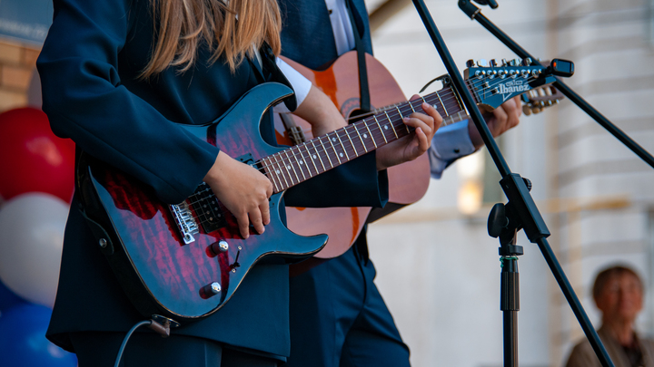 Бежавшая из России солистка Аигел признала факт притеснения русских в Татарстане