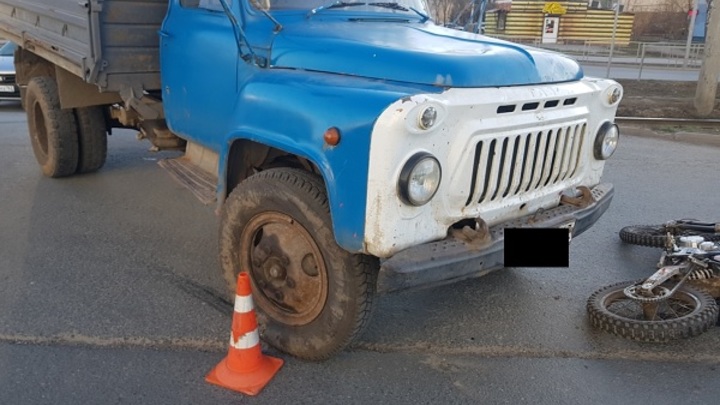 В Самаре грузовик сбил 16-летнего байкера. Школьник попал в больницу