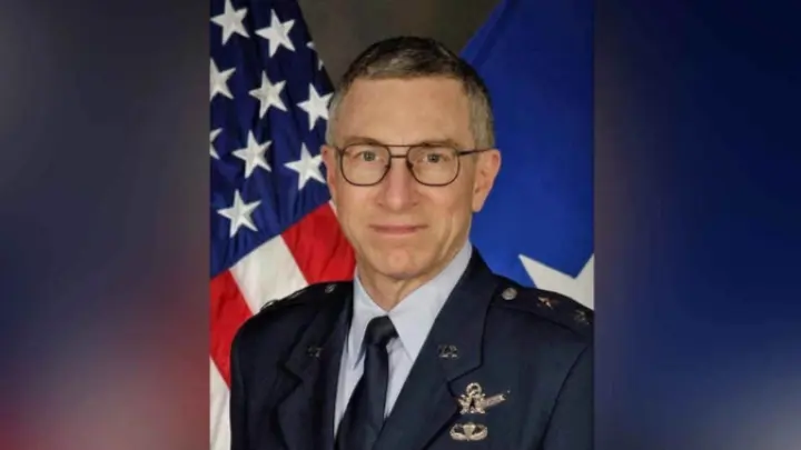 NYP: Генерала-эксперта по НЛО не могут найти из-за теплой погоды