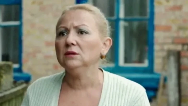 Она так верила Зеленскому: Новые кадры скандала с актрисой Сватов и Слуги народа. В истерике кричала о помощи, но было поздно