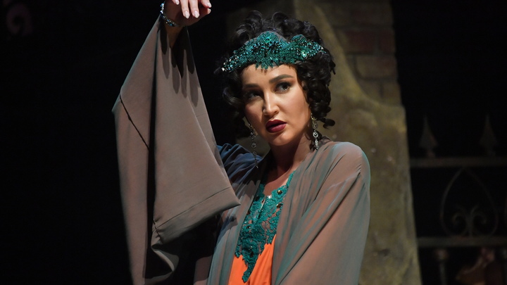 Неуловимый Джо не смог выселить Ольгу Бузову из МХАТа