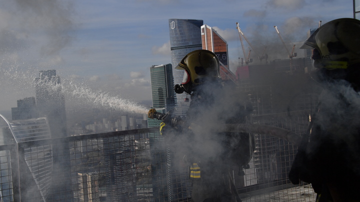 Пожар в Москве - пылает Сетунь Плаза: очевидцы слышат крики о помощи