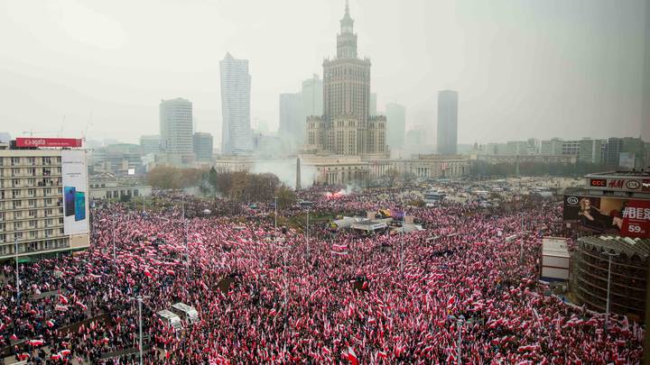 Президент и премьер Польши вышли на марш под лозунгом «Долой ЕС!»