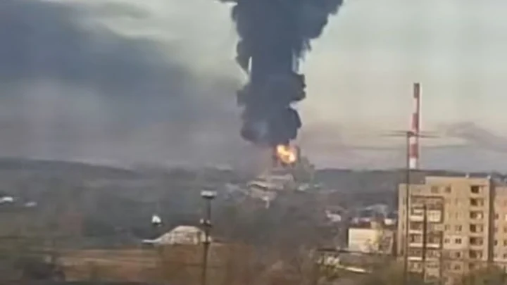 Пожар на НПЗ в Ярославле: что известно к этому часу, видео