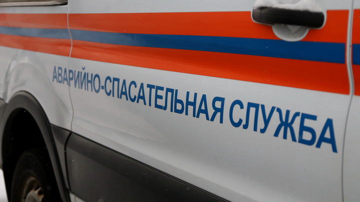 В Сочи сошедший на дорогу оползень перекрыл проезд в селе Красная Воля