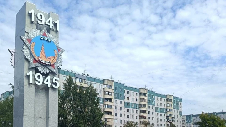 В Новосибирске прокуратура добилась ремонта стелы на Бульваре Победы