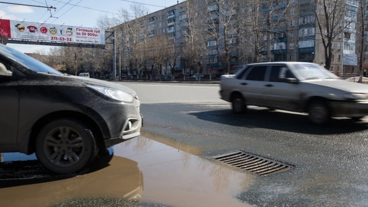 В Челябинске дороги покрылись ямами. Почему гарантия в 7 лет не спасает