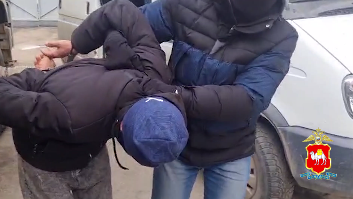 Двое мигрантов из Средней Азии прятали зелье по тайникам в Челябинске