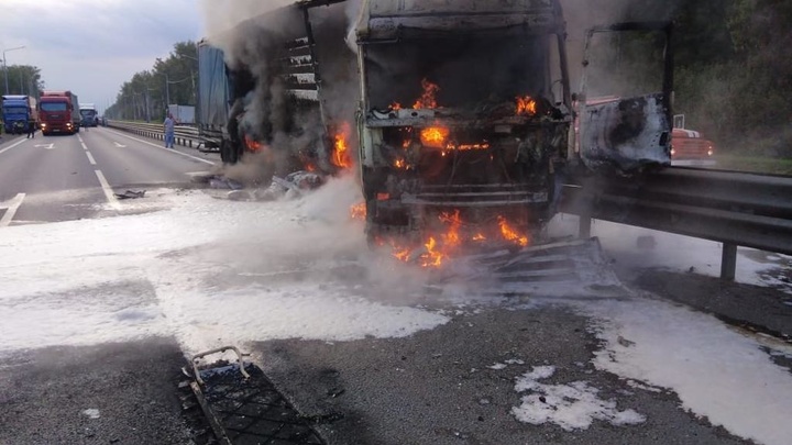 В Петушинском районе на трассе М7 Волга загорелся грузовик