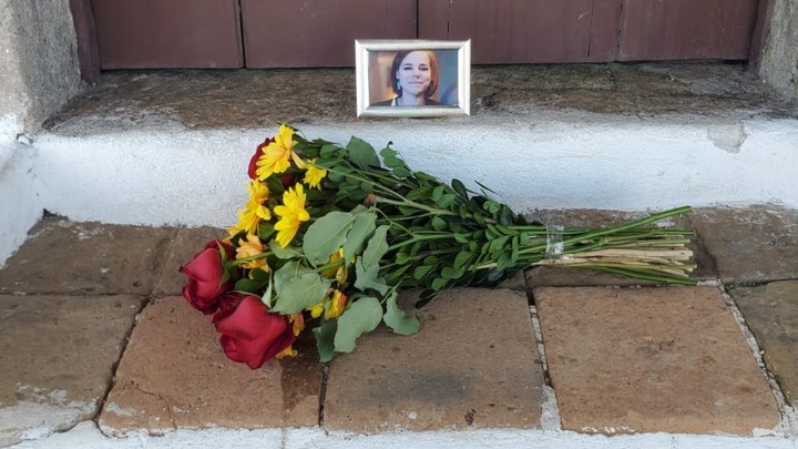 Франция и Бразилия не повторили ошибку Италии. Цветы в память Дугиной возложены