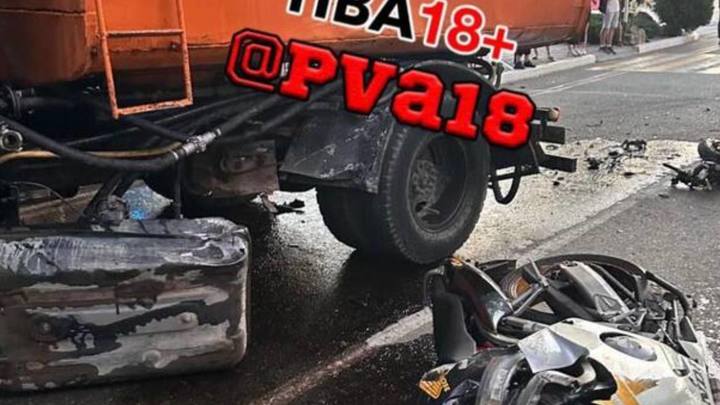 В Анапе мотоциклист столкнулся с грузовиком