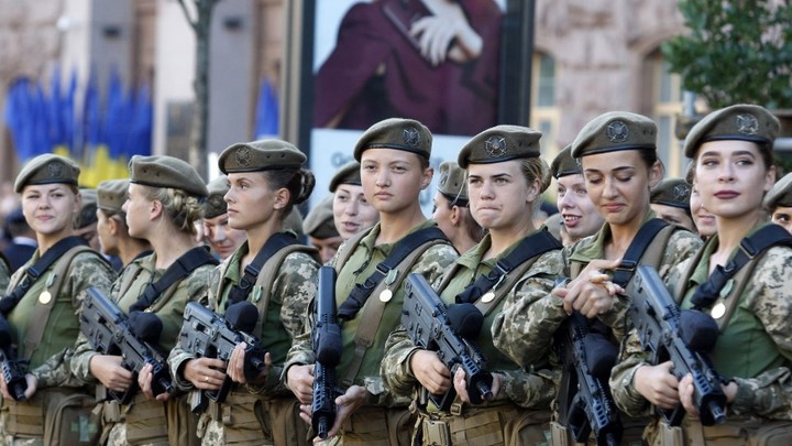 Украинские националистки повально больны. У женщин в рядах ВСУ появились проблемы