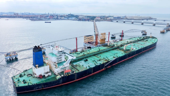 Япония впервые за два года начала покупать русскую нефть. Но есть и плохая новость