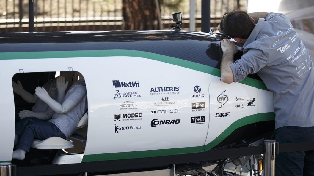 Появилось видео с тестов вакуумного поезда-капсулы Hyperloop Появилось видео с тестов вакуумного поезда-капсулы Hyperloop