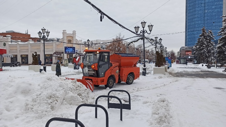 В Челябинске мэрия предупредила водителей насчет уборки дорог после снегопада