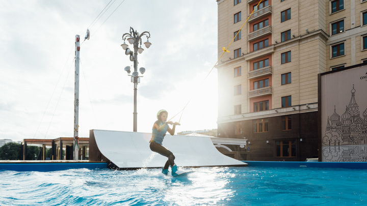 Попробовать себя в вейкбординге и кроссминтоне москвичи смогут уже 30 июля: Фестиваль на ВДНХ