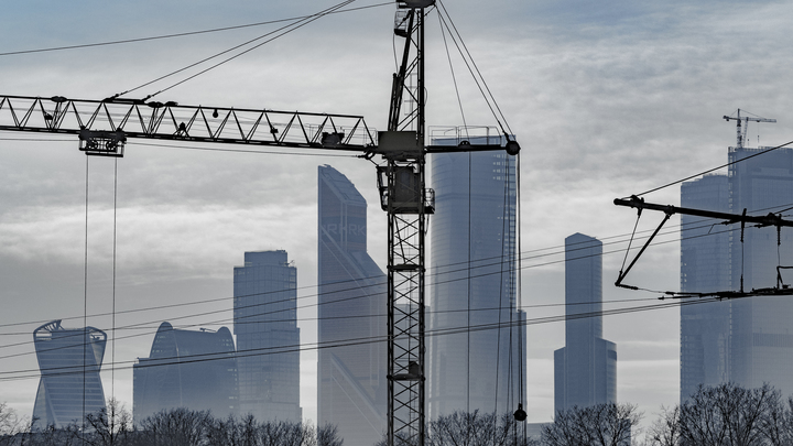 В Краснодаре после падения башенного крана проверят 95 стройплощадок