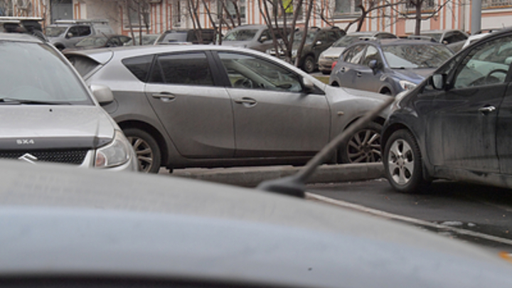 В Челябинске 57 процентов жителей жалуются на проблемы с парковкой