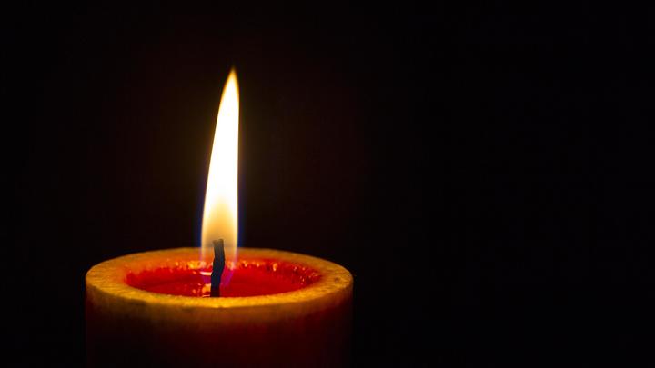 Три свечи: Анна Заворотнюк в родительскую субботу опубликовала странное фото