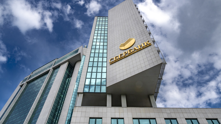 Кредитные карты Сбера начинают бесплатно доставлять курьеры - на любой адрес