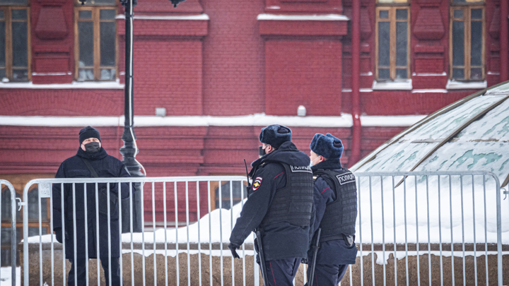 Мужчина выстрелил в полицейского в Домодедове