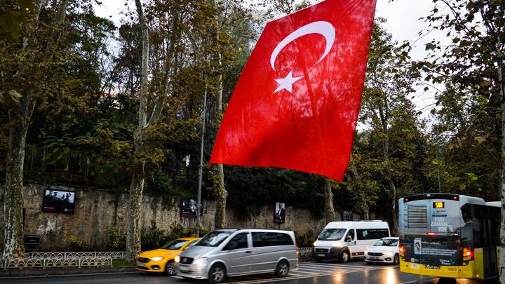 Турция хочет регулировать войну в Донбассе. Заявление сделал министр обороны