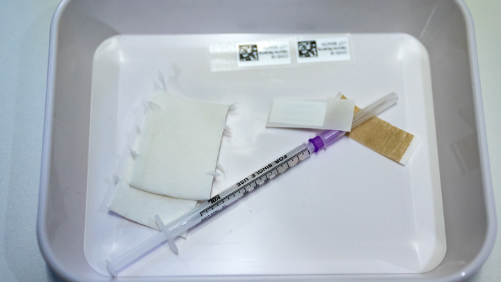 Инъекционный препарат от COVID-19 включён в рекомендации Минздрава