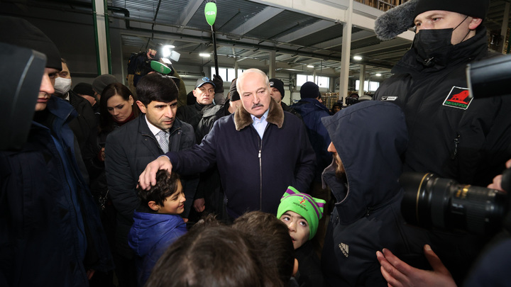 Лукашенко заявил, что Россия не может вести переговоры по Украине без Белоруссии