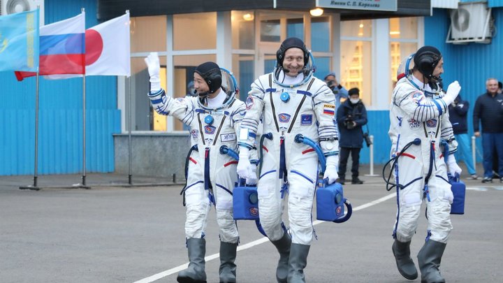 Погода не очень: Рогозин рассказал детали возвращения Союза