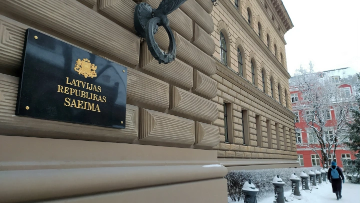 Латвия хочет запретить чиновникам ездить в Россию и Белоруссию