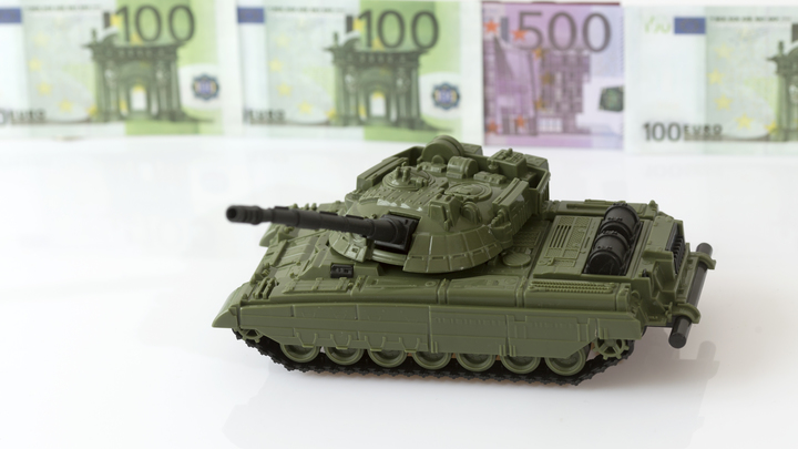 Чёрный рынок и гонка вооружений: SCMP предупредил о последствиях накачивания Киева оружием