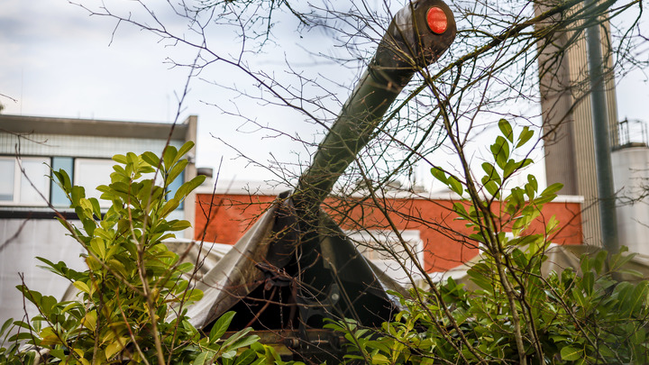 Прямой наводкой по мирным: ВСУ расстреляли пятиэтажку в Бахмуте за отказ жителей эвакуироваться