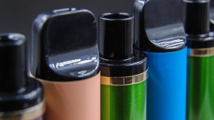 Петербург может лишиться почти 2,4 тысячи вейп-магазинов из-за запрета электронных сигарет в России