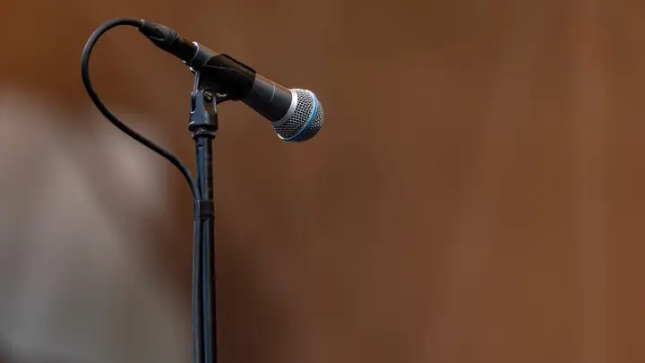 Стендапер публично высмеял ветерана СВО без ног. А где уголовное дело?