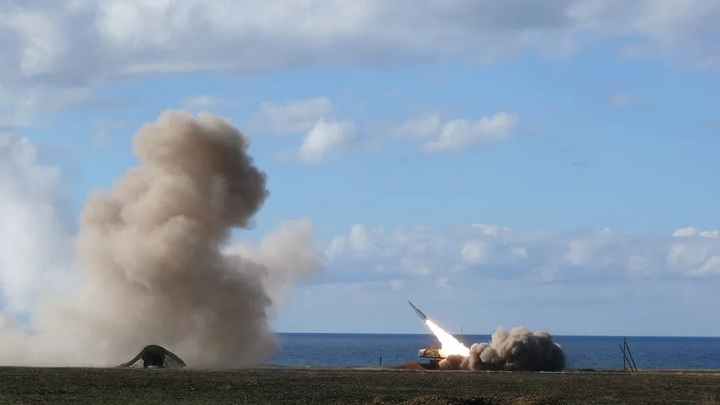 Ночью ВСУ провели ракетную атаку на Мариуполь, возник пожар