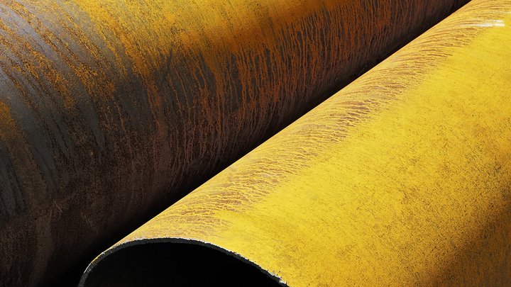 Украина на два дня заморозила прием нефти по Дружбе