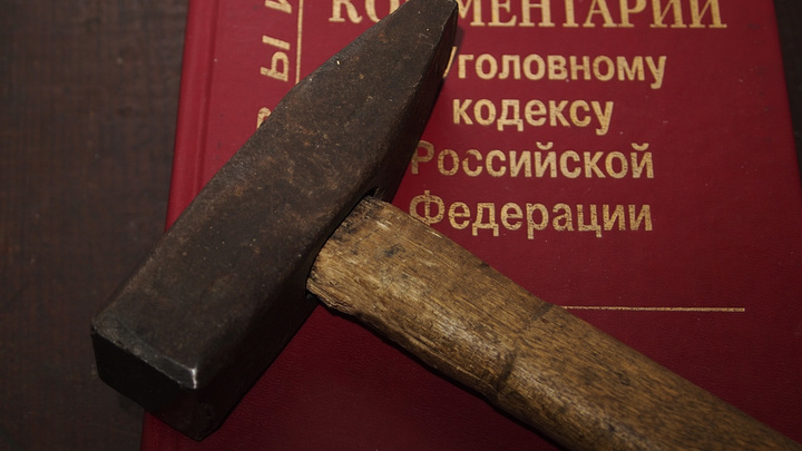 В Коврове местные жители задержали злодея, забившего собутыльника молотком