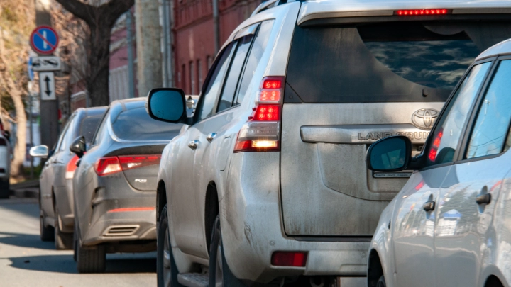 Суд во Владивостоке остановил ввоз праворульных машин из-за фар