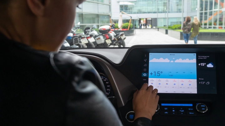 Юрист Бачурина рассказала о штрафах за настройку навигатора за рулём