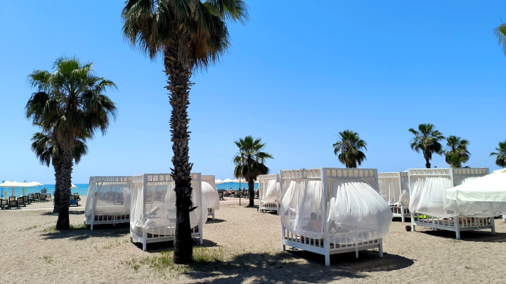 Привычки из СССР: что выдает русского туриста за границей