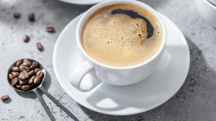 Китайская кофейня варит яйца в детской моче и подаёт их вместе с американо