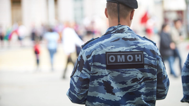 Двух сыновей повалили на пол: Отец восьми детей пожаловался на ошибочное задержание