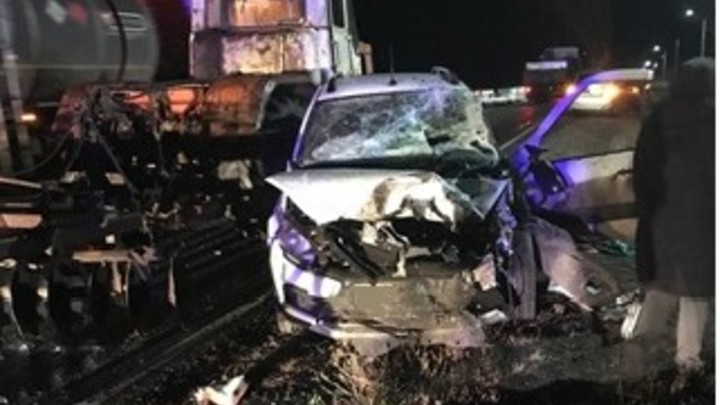 Лада Гранта залетела под трактор на трассе в Самарской области