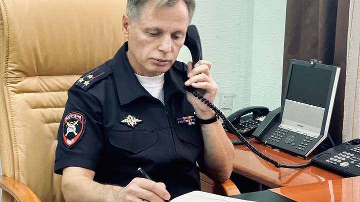 Начальник регионального ГИБДД Юрий Некрасов провел прямую телефонную линию