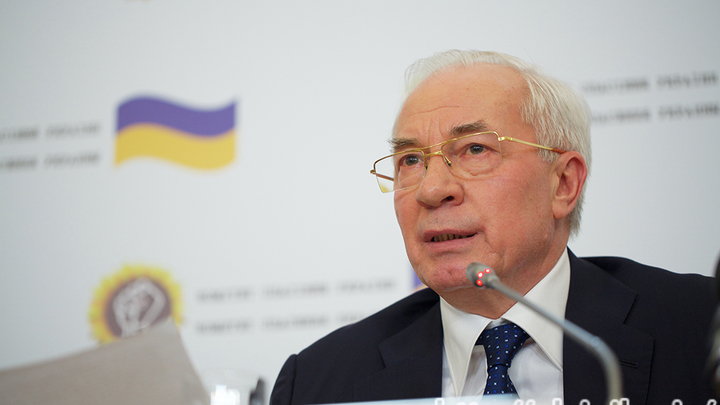Экс-премьер Азаров разделил фашистов и националистов: Фашисты гонялись за живыми русскими солдатами