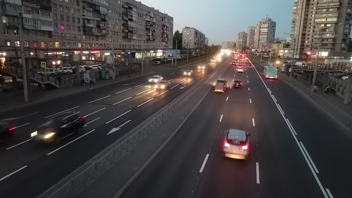 Часть жителей Петербурга получат право на бесплатную парковку