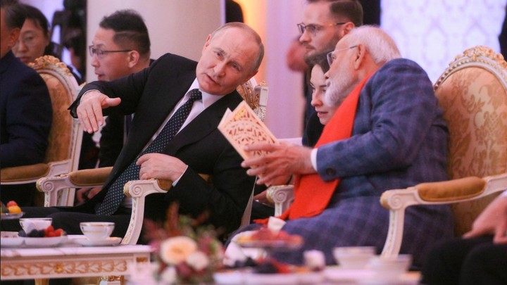 Моди подарил Путину картину в особом стиле: Что на ней изображено?