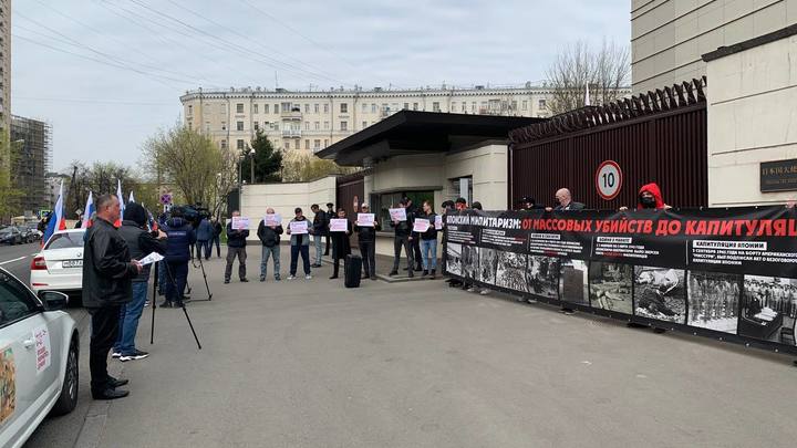 Привет, Токио. Японских дипломатов попросили вон из Москвы под песни военных лет